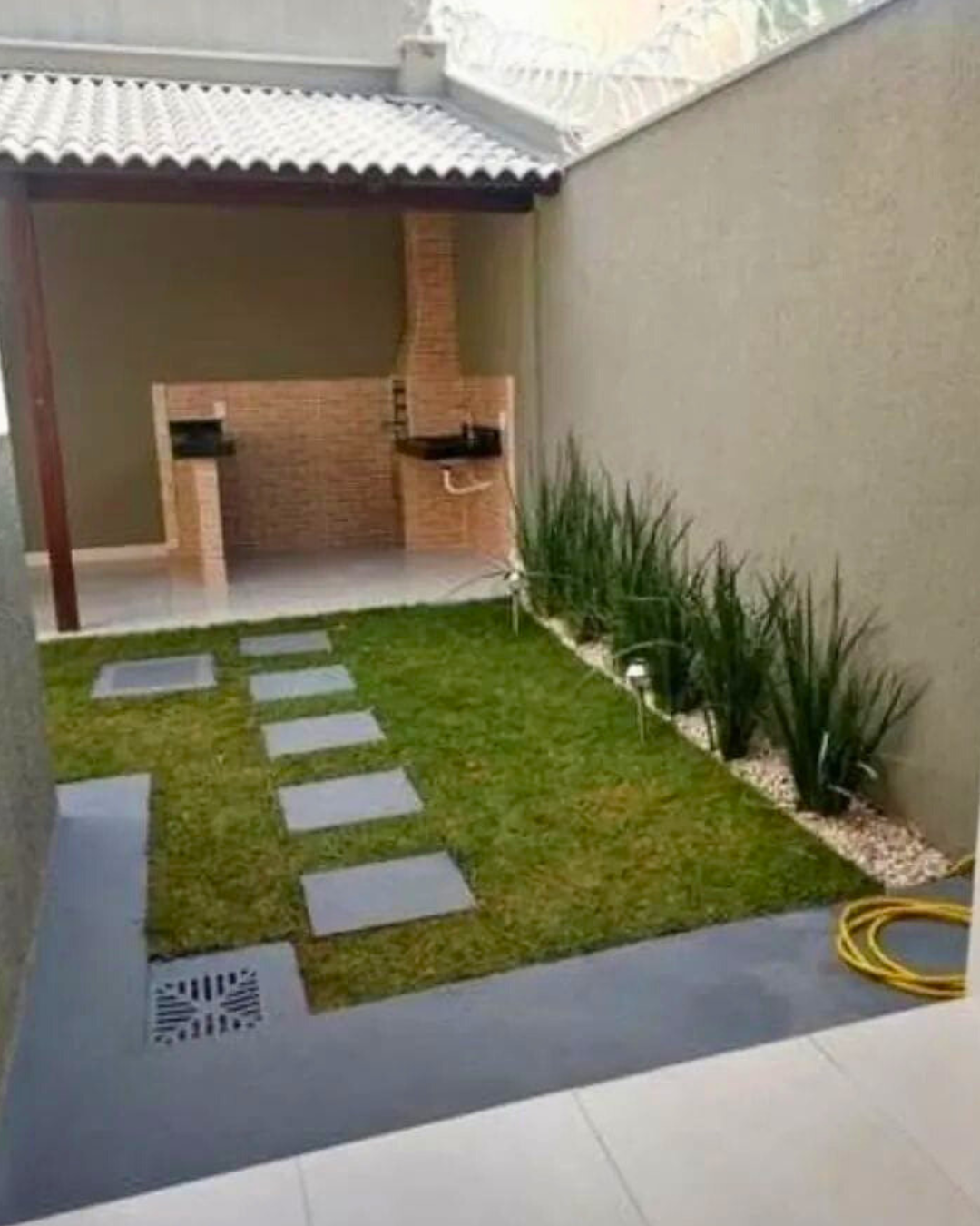 Área gourmet com churrasqueira e jardim no Rio de Janeiro